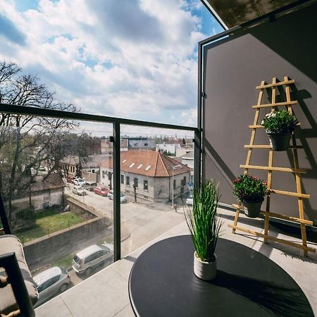 Luxury Apartment W. City Views In Kosice Old Town Екстериор снимка